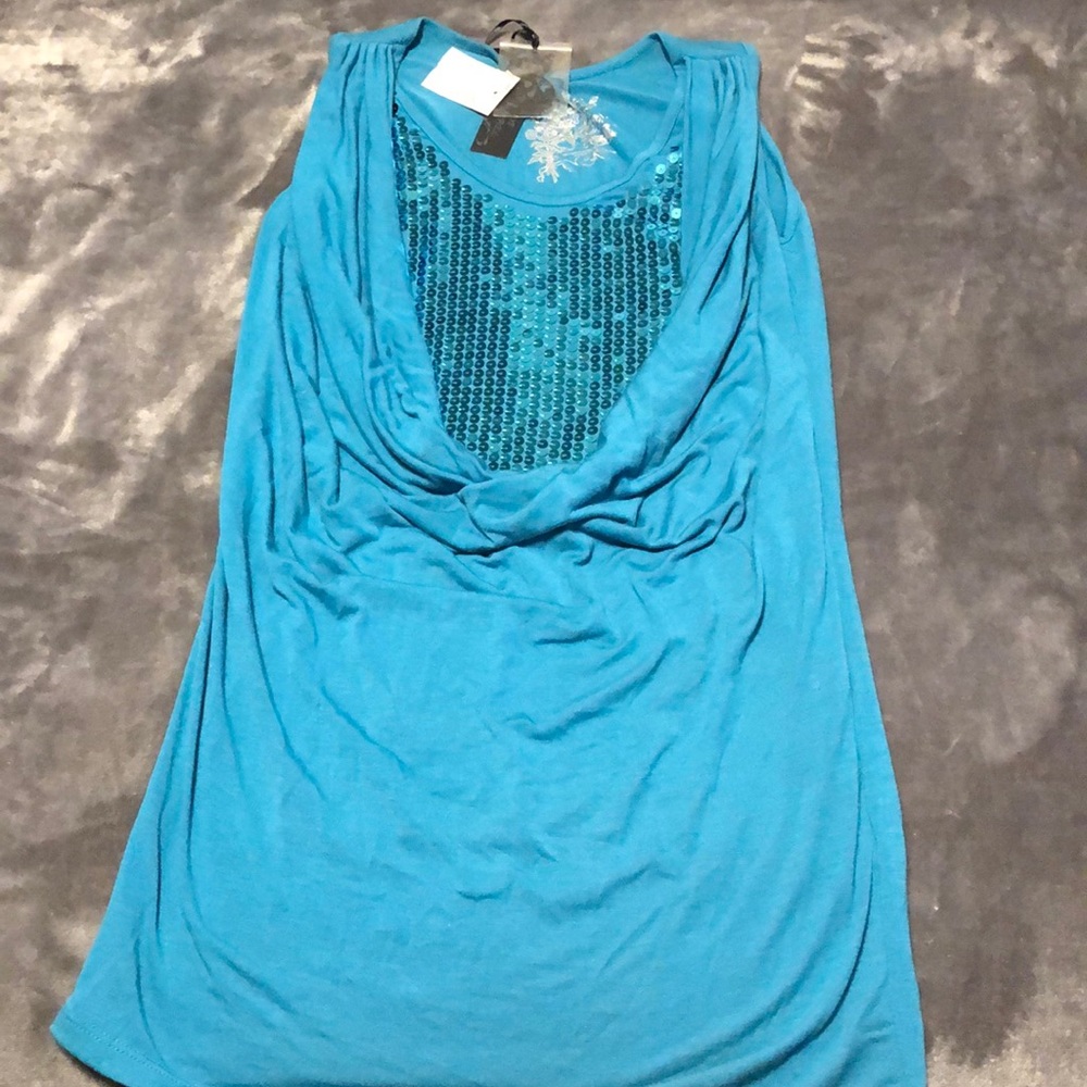 Sleeveless shirt